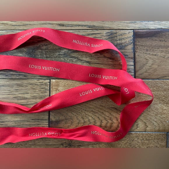 Louis Vuitton authentic red holiday gift wrap ribbon 5 feet long - Picture 7 of 7